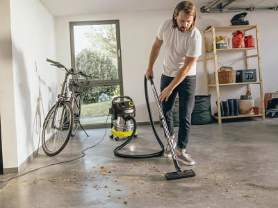Отмоем гараж: минимойка и хозяйственный пылесос от Karcher